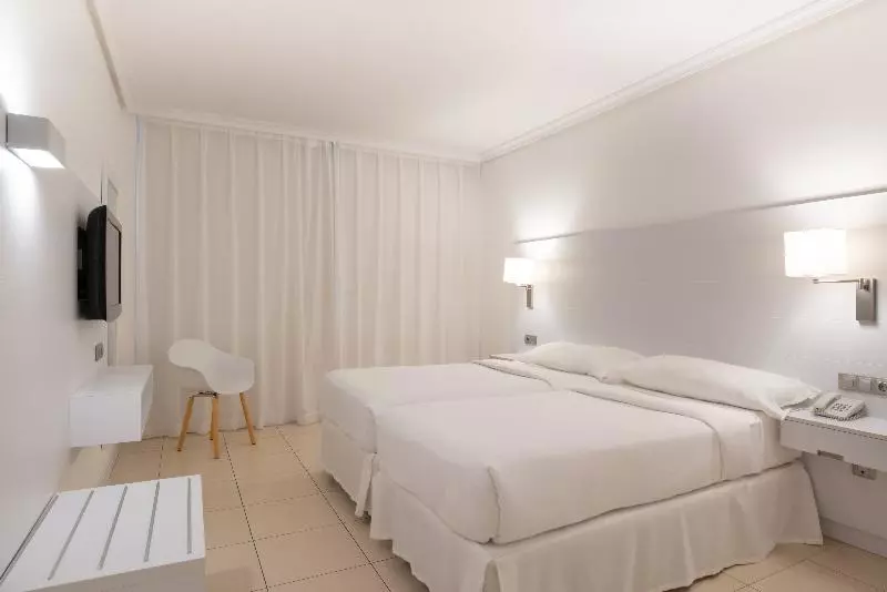 سوییت با چشم‌انداز دریا, Landmar Costa Los Gigantes Family Resort