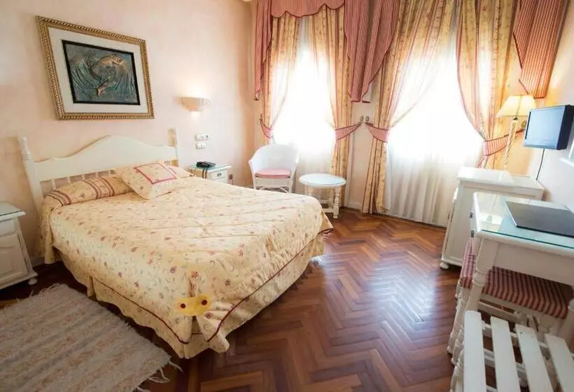 Habitació Triple Estàndard, Los Arcos