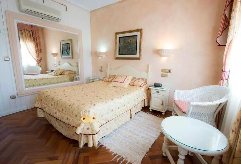 Habitació Triple Estàndard, Los Arcos