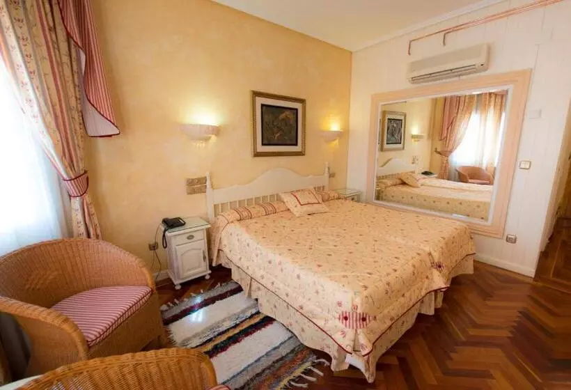 Habitació Triple Estàndard, Los Arcos
