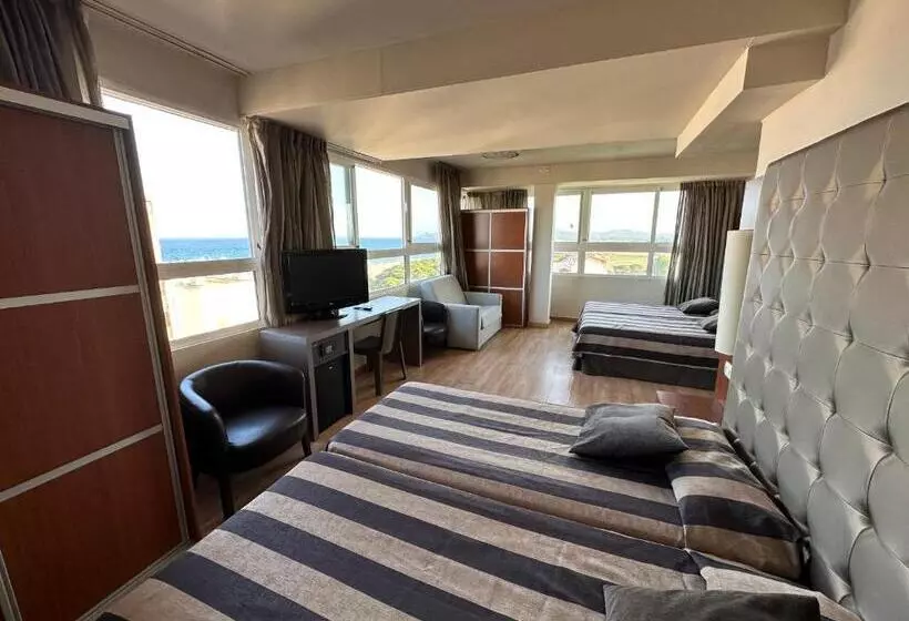 Family Room, Panorama