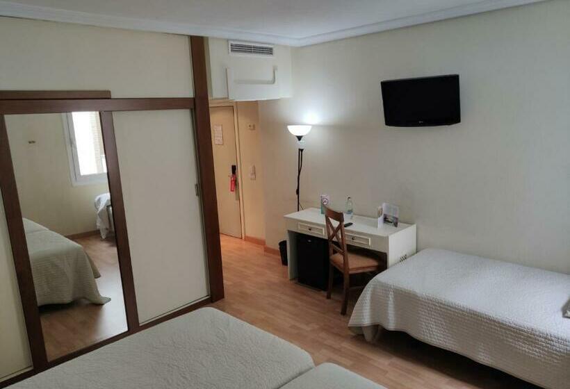 اتاق استاندارد سه نفره, Pasarela