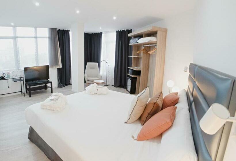 اتاق لوکس, Pasarela