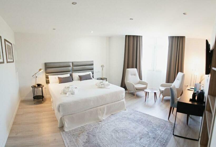 Deluxe Kamer, Pasarela