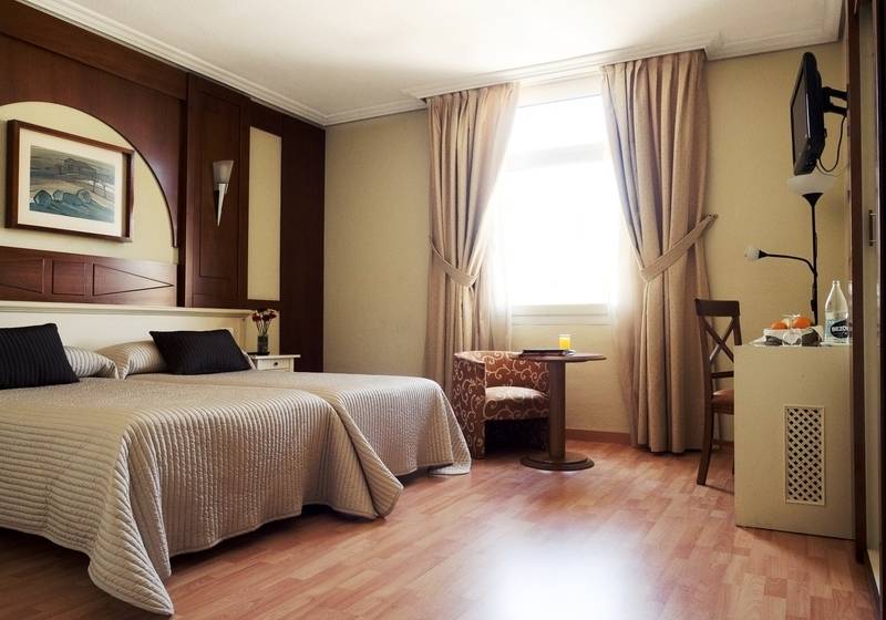 اتاق استاندارد سه نفره, Pasarela