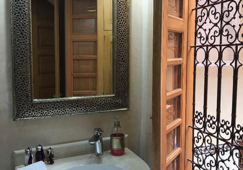 اتاق استاندارد یک نفره, Pasarela