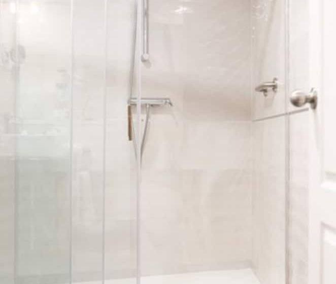 غرفة عائلية, Plaza Cavana