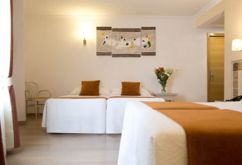 غرفة عائلية, Plaza Cavana