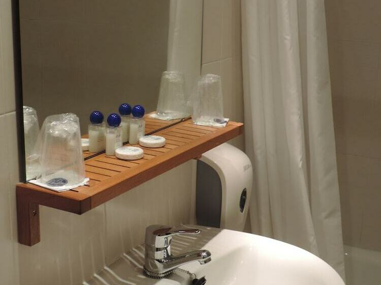 Quarto Estandar Individual, Puerta De Espana