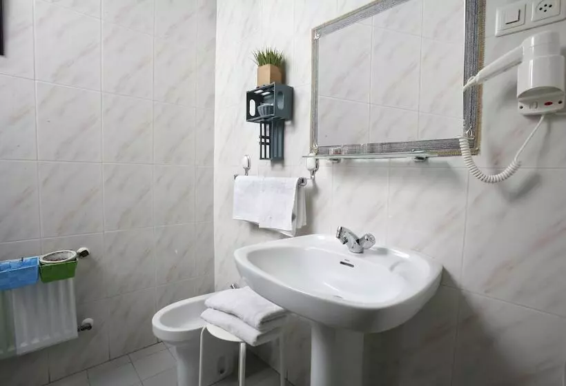 Standard Single Room, Ripa