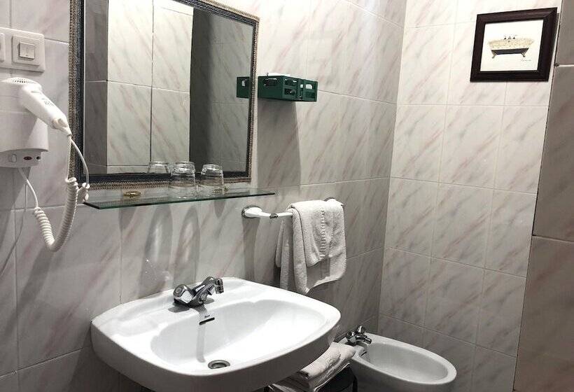 标准单人间, Ripa