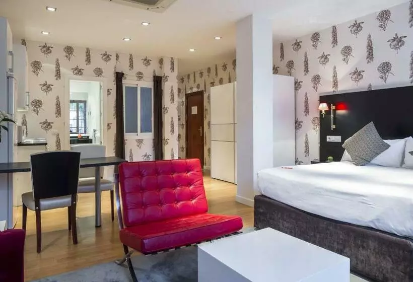 Standart Stüdyo, Larios Málaga