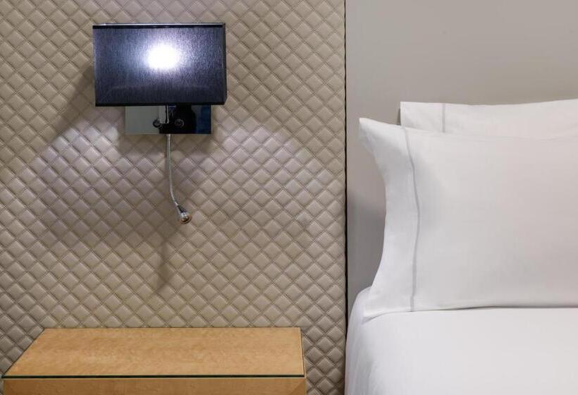 سوییت جونیور, Larios Málaga