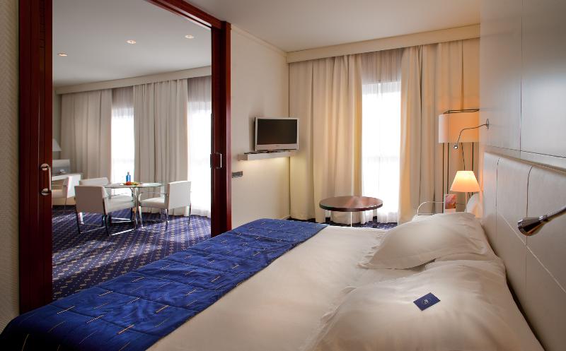 جناح جونيور, SH Valencia Palace