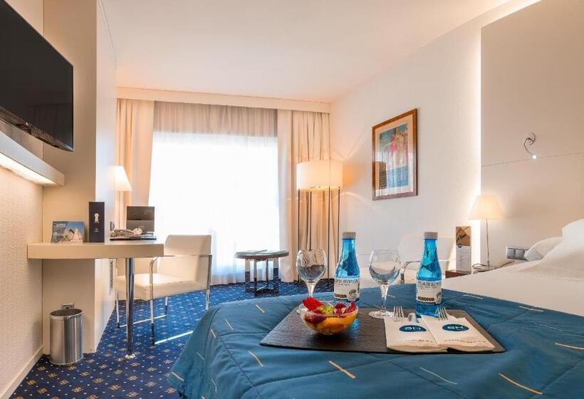 جناح جونيور, SH Valencia Palace