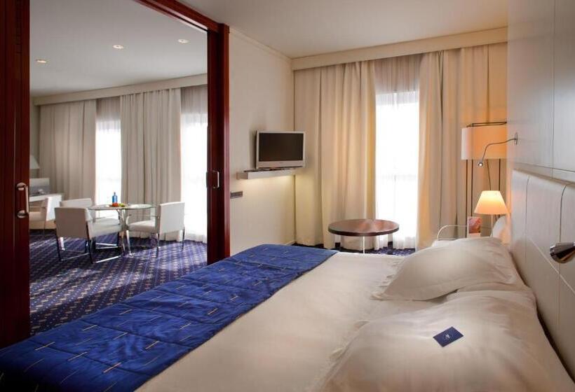 جناح جونيور, SH Valencia Palace