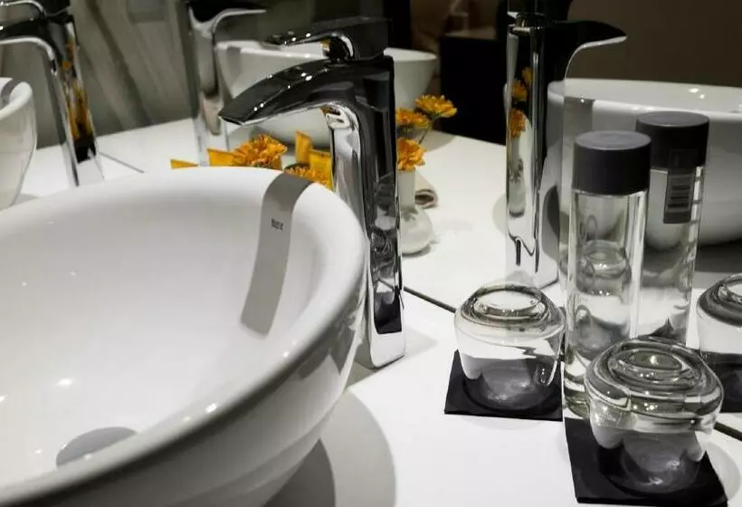 اتاق خانوادگی, Cosmopolita Hotel Boutique & Spa