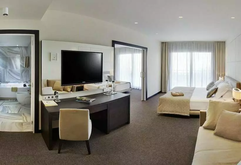 اتاق خانوادگی, Cosmopolita Hotel Boutique & Spa