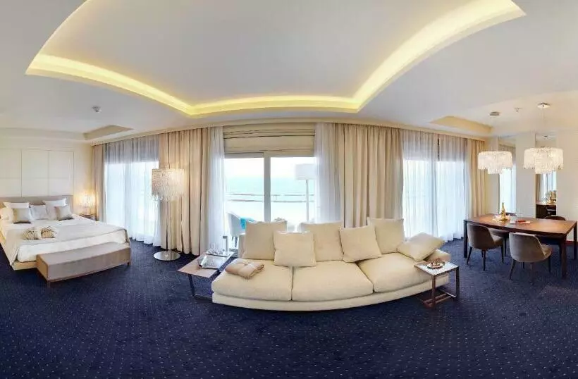 سوییت, Cosmopolita Hotel Boutique & Spa
