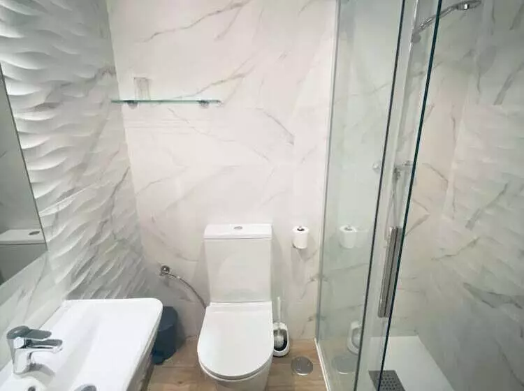 Chambre Standard Individuelle, Alvi