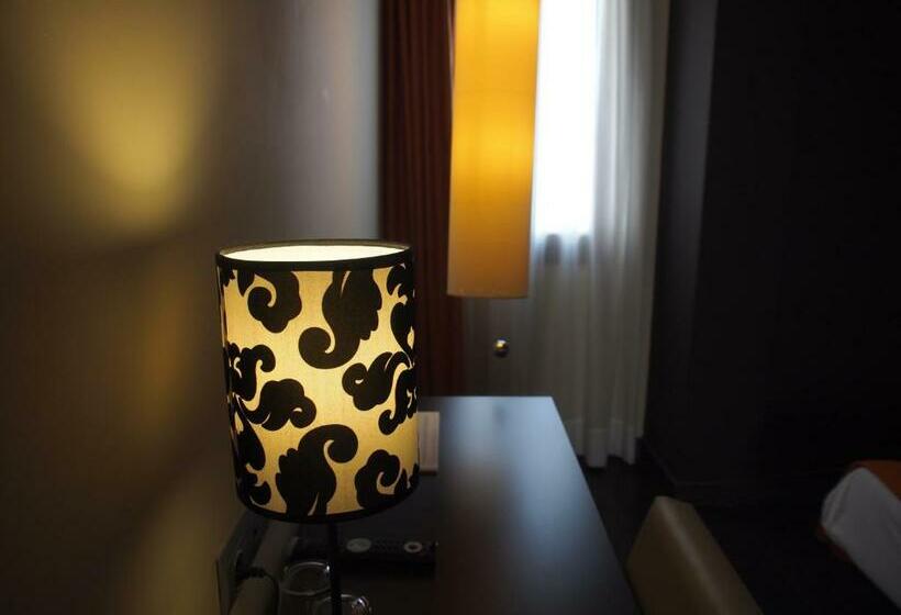 标准间, Can Batiste