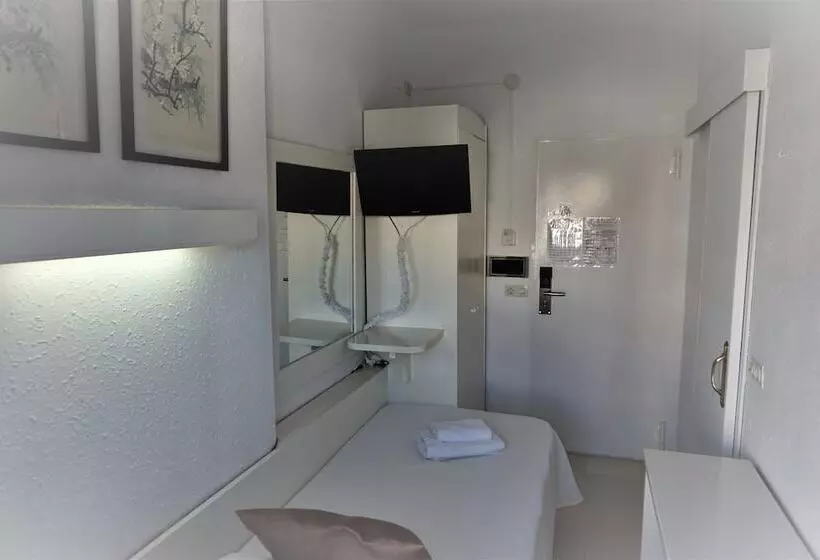 Standard Single Room, Hermes