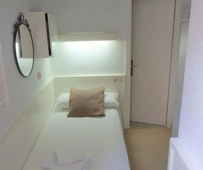 Economy Single Room, Hermes