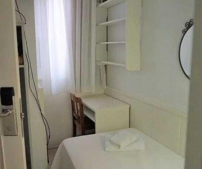 Economy Single Room, Hermes