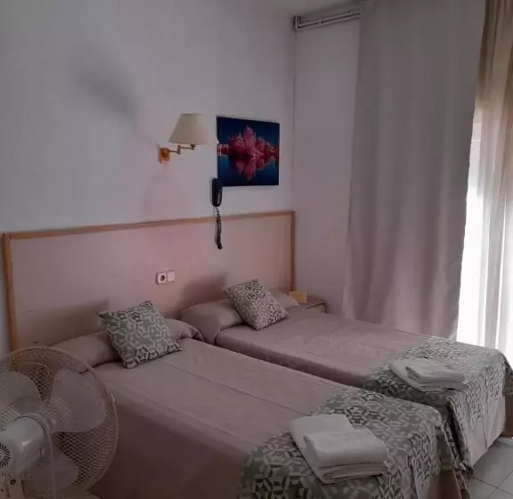 バス共有のスタンダードルーム, Hostal Alhambra Tarragona