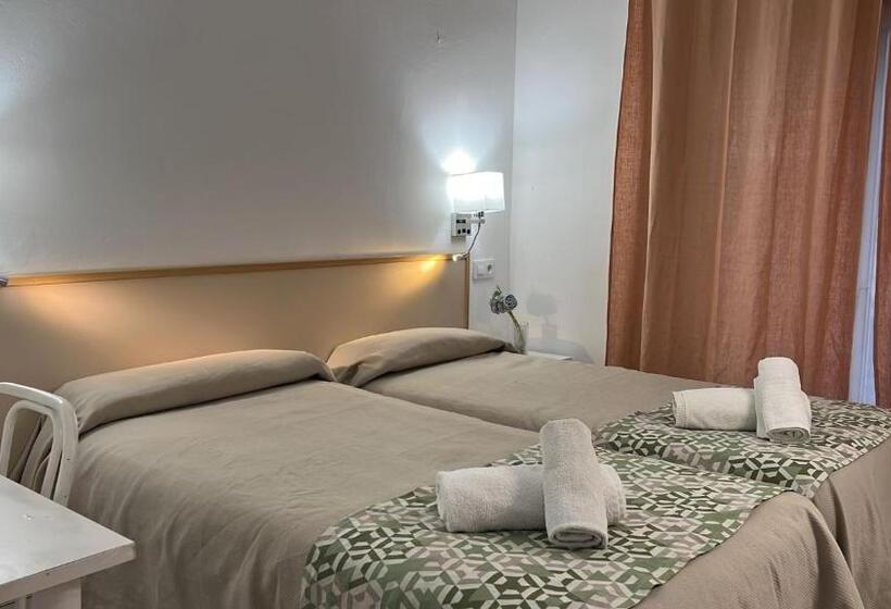 اتاق استاندارد با سرویس بهداشتی مشترک, Hostal Alhambra Tarragona