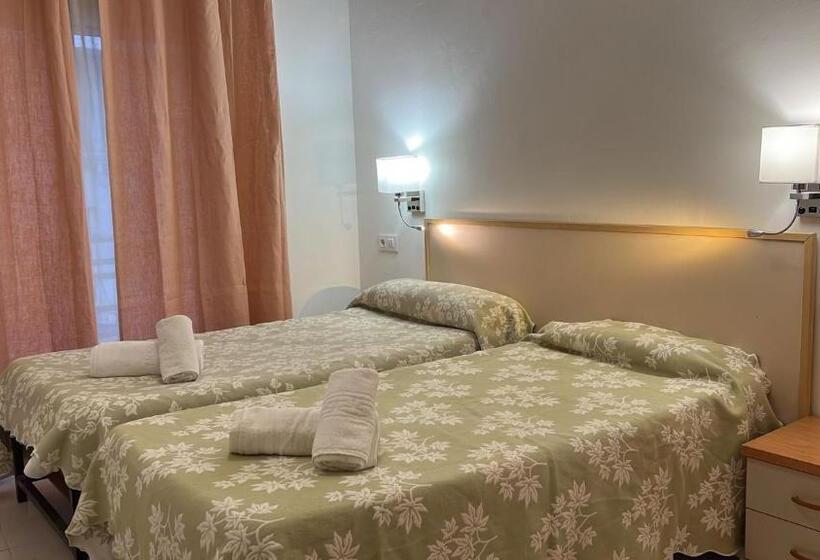 اتاق استاندارد با سرویس بهداشتی مشترک, Hostal Alhambra Tarragona