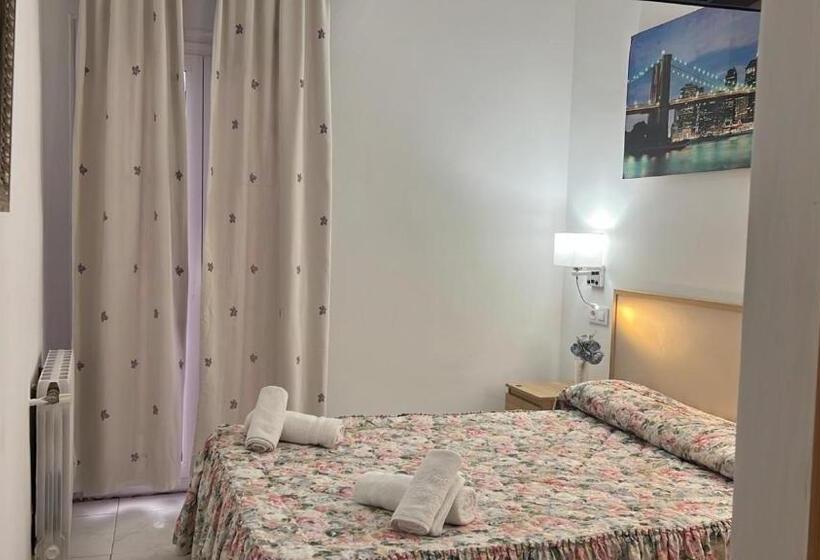 اتاق استاندارد, Hostal Alhambra Tarragona