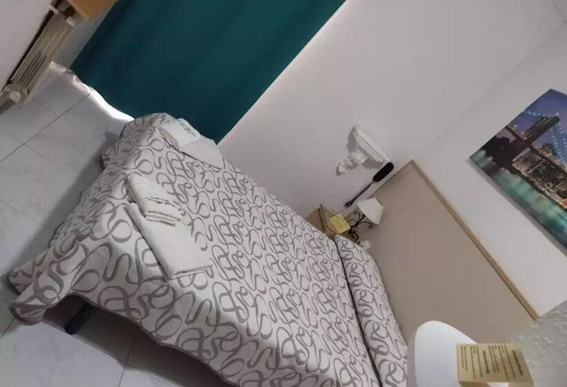 スタンダードルーム, Hostal Alhambra Tarragona