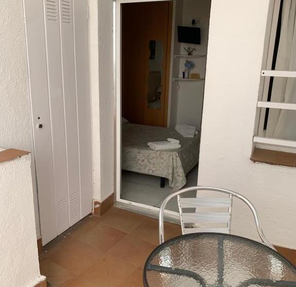 اتاق استاندارد, Hostal Alhambra Tarragona