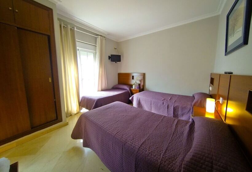 اتاق استاندارد سه نفره, Hostal La Muralla