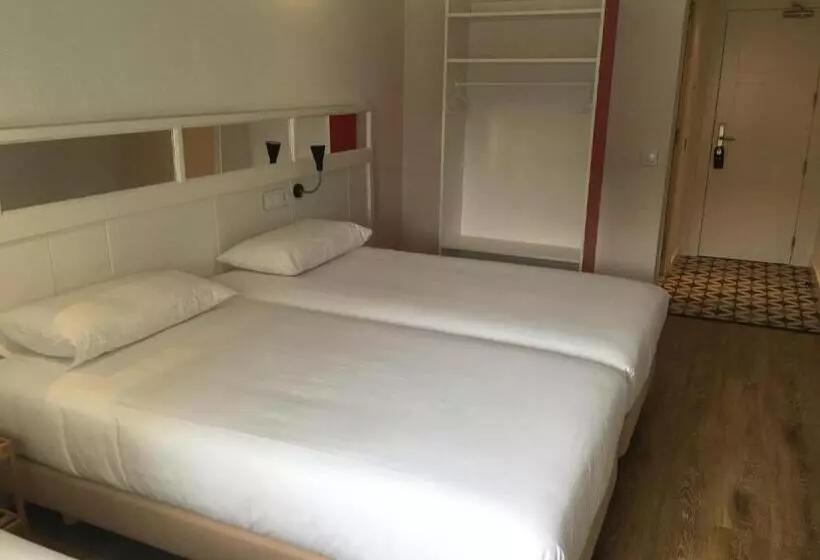 Habitació Triple Basic, Marina