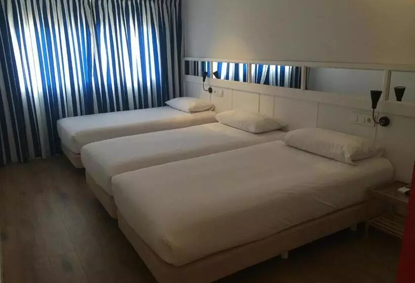 Habitació Triple Basic, Marina