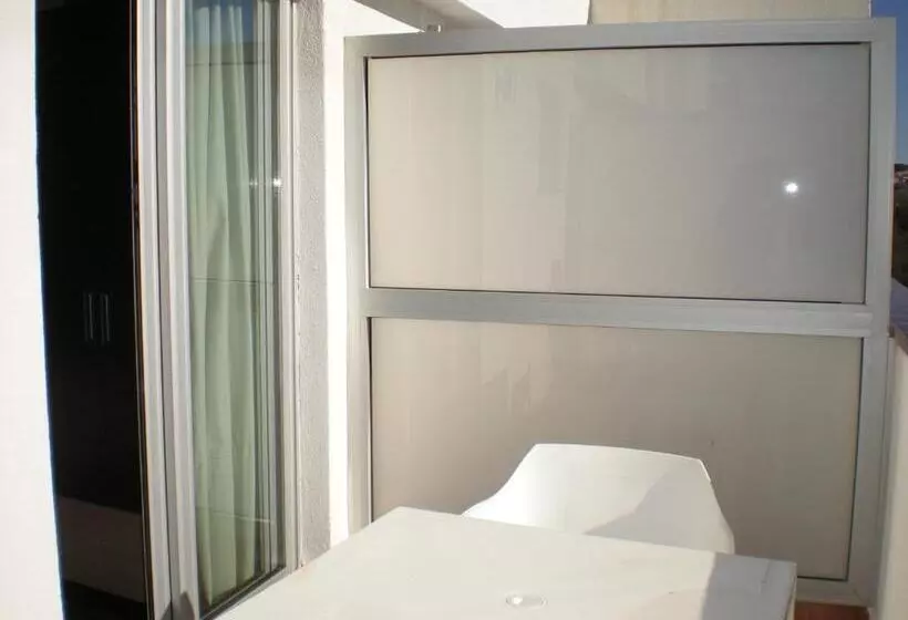 Chambre Standard Individuelle, Mr