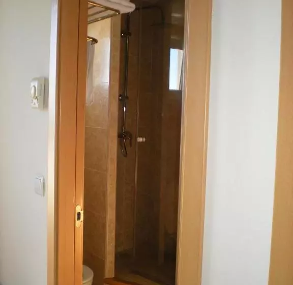 Chambre Standard Individuelle, Mr