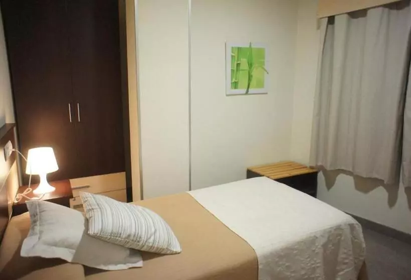 Chambre Standard Individuelle, Mr