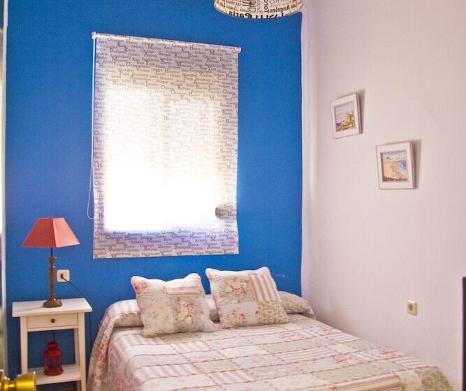 标准单人间, Hostal El Faro