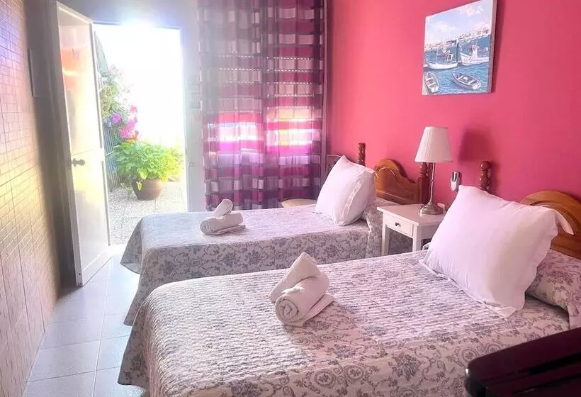 スタンダードルーム, Hostal El Faro