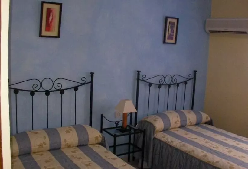 Camera Standard, Hostal Trujillo