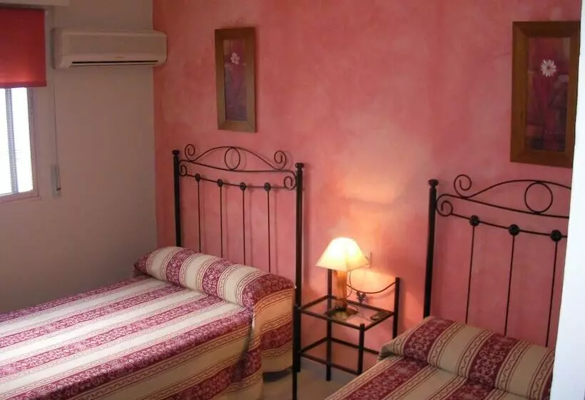 Camera Standard, Hostal Trujillo