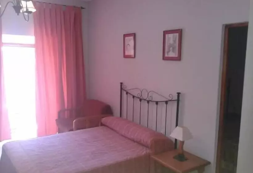 Camera Tripla Standard, Hostal Trujillo