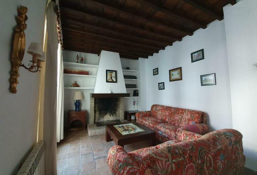 Chambre Triple Standard, Casa Del Aljarife