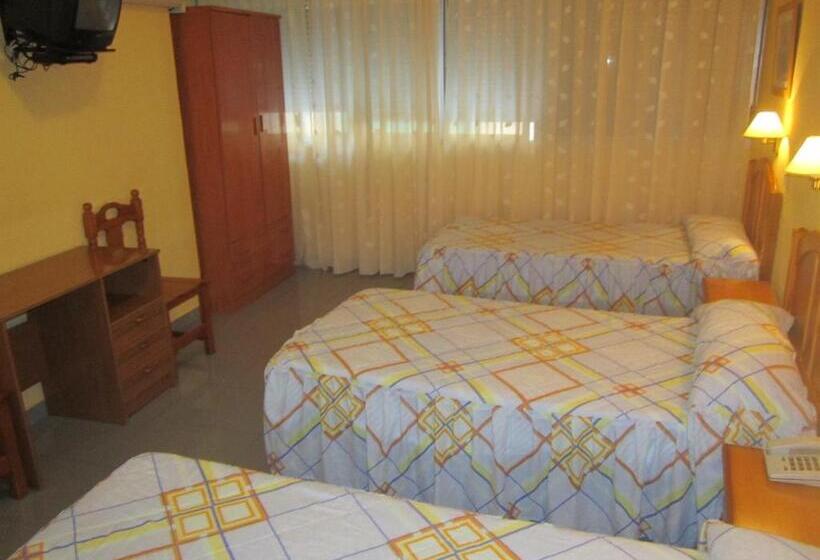 اتاق استاندارد سه نفره, Hostal Al Qazeres