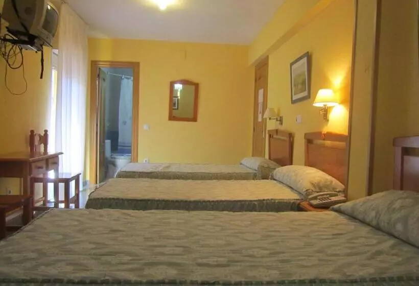 スタンダードトリプルルーム, Hostal Al Qazeres