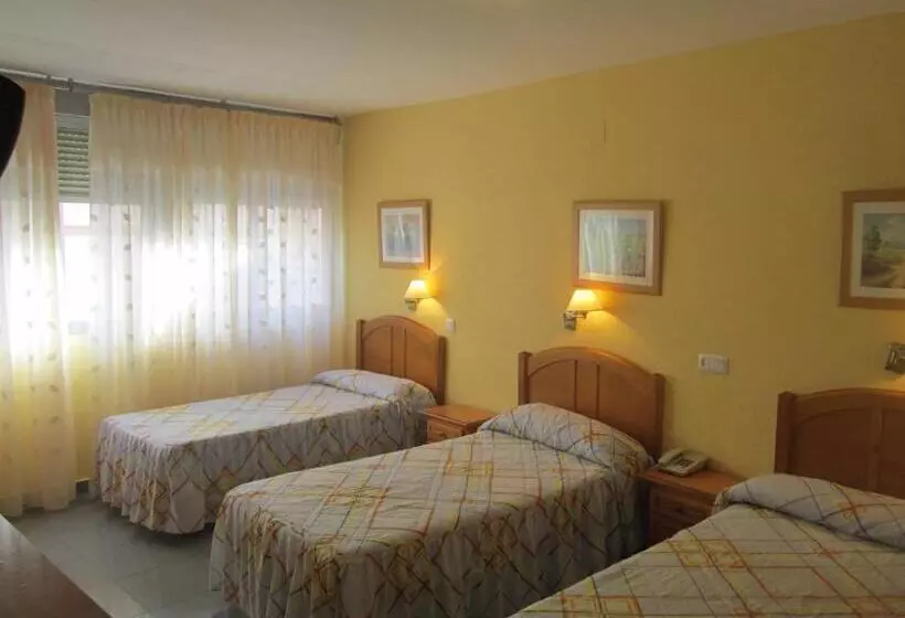 スタンダードトリプルルーム, Hostal Al Qazeres