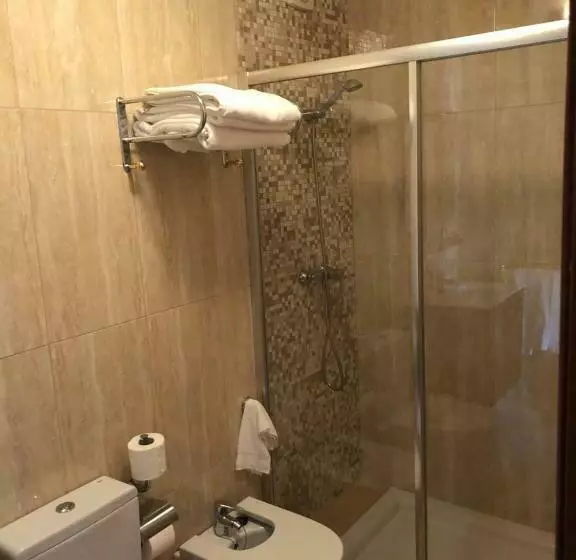 اتاق استاندارد سه نفره, Hostal Juan